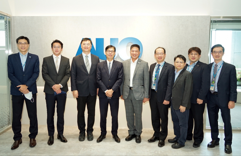 金世豪光電前進亞灣成立「AUO解決方案研發中心」，作為多元場域解決方案研發及試驗場域（圖中左為高雄市長陳其邁、圖中右為金世豪光電董事長彭双浪）